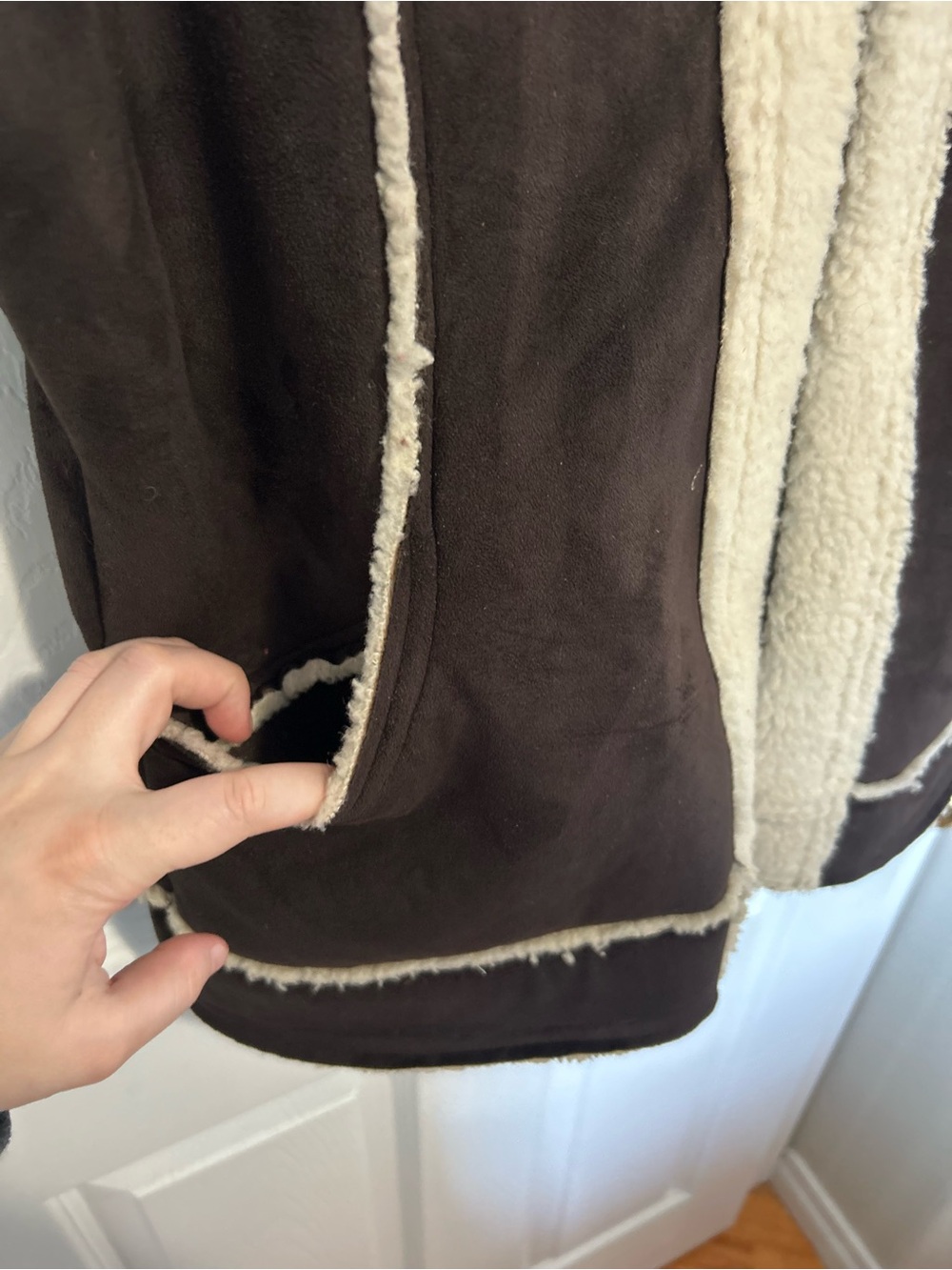 Wind River Sherpa-Lined Brown Vest - Picture 5 of 7